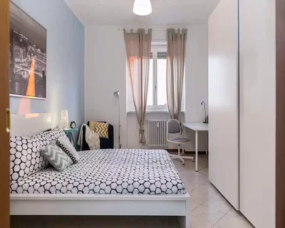 Schlafzimmer; fliesenboden, tageslicht