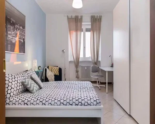 Schlafzimmer; fliesenboden, tageslicht