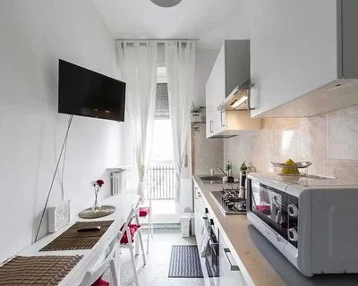 Küche; küchengeräte, tageslicht, moderner stil