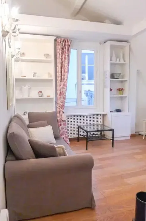 Wohnzimmer; holzboden, tageslicht