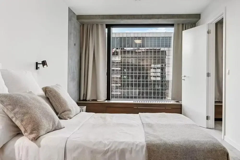 Camera da letto; vista, luce naturale, stile moderno
