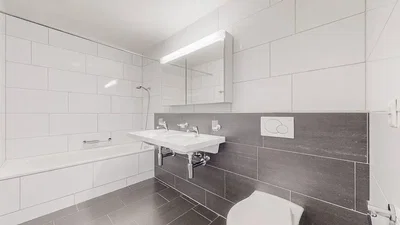 Banyo; fayans zemin, tadilatlı, doğal ışık