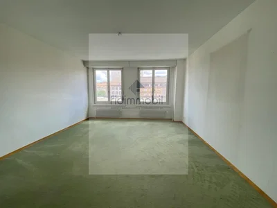Autre; lumière naturelle, nécessite rénovation