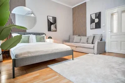 Schlafzimmer; holzboden, tageslicht