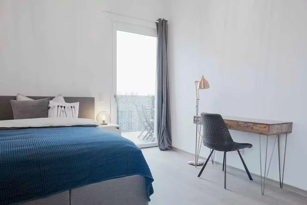 Schlafzimmer; tageslicht, moderner stil, holzboden