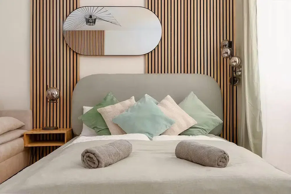 Schlafzimmer; moderner stil, tageslicht, holzbalken