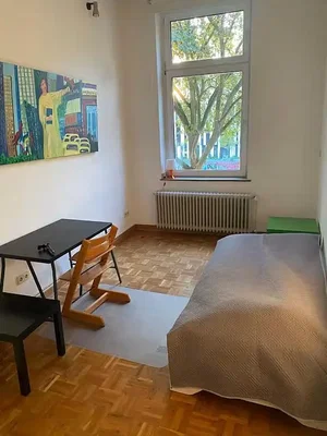 Schlafzimmer; holzboden, tageslicht, moderner stil