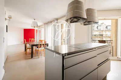 Küche; küchengeräte, tageslicht, moderner stil
