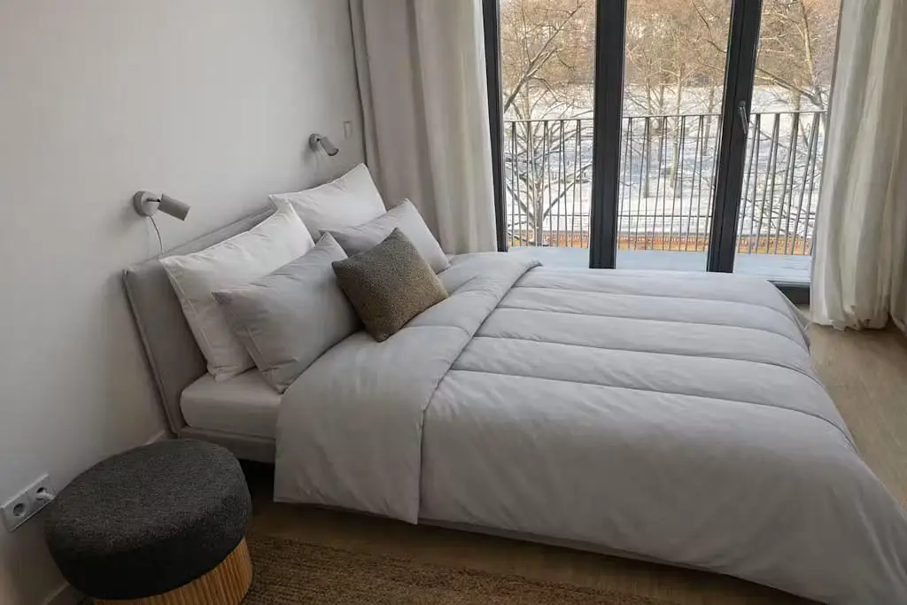 Schlafzimmer; tageslicht, moderner stil