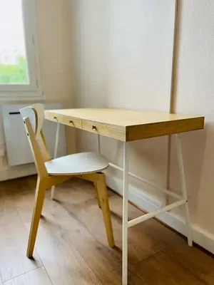 Kinderzimmer; holzboden, tageslicht