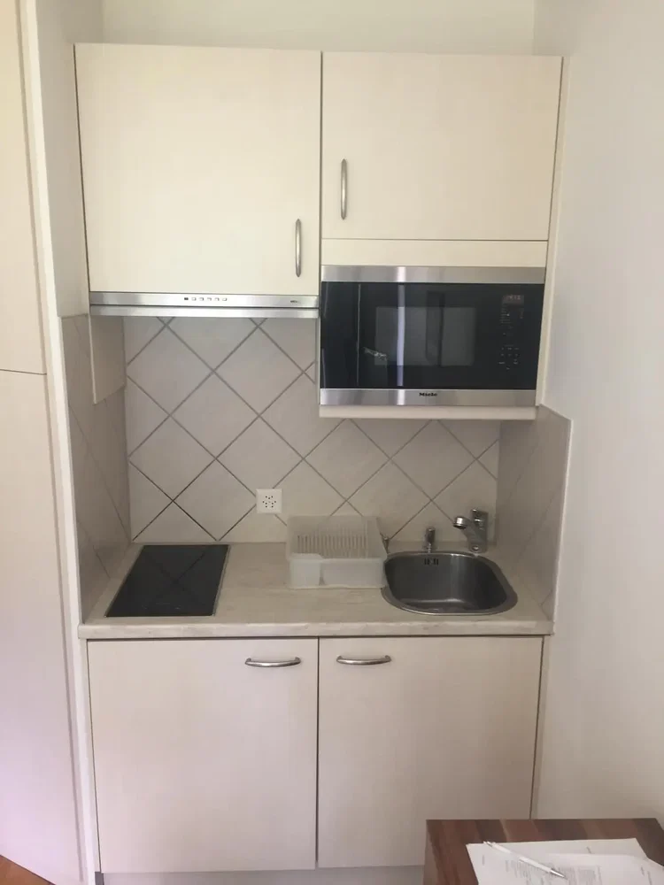 Küche; küchengeräte, fliesenboden