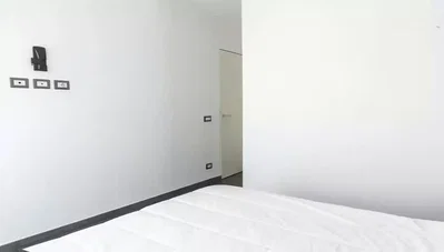 Schlafzimmer; tageslicht, renovierungsbedürftig