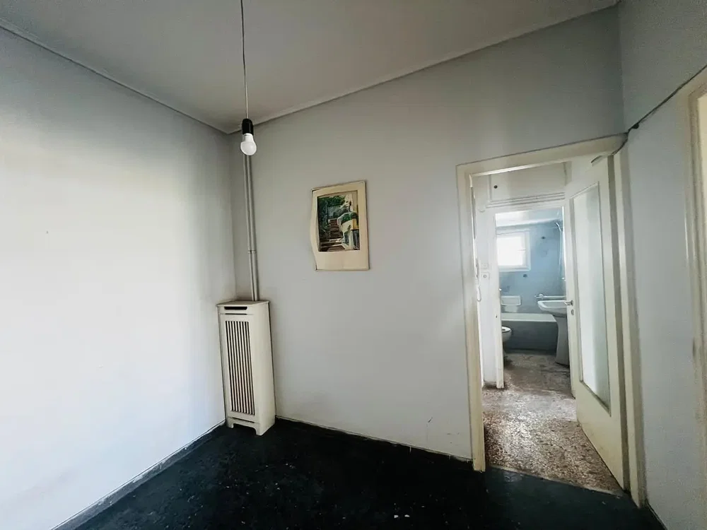 Other; needs renovation, natural light