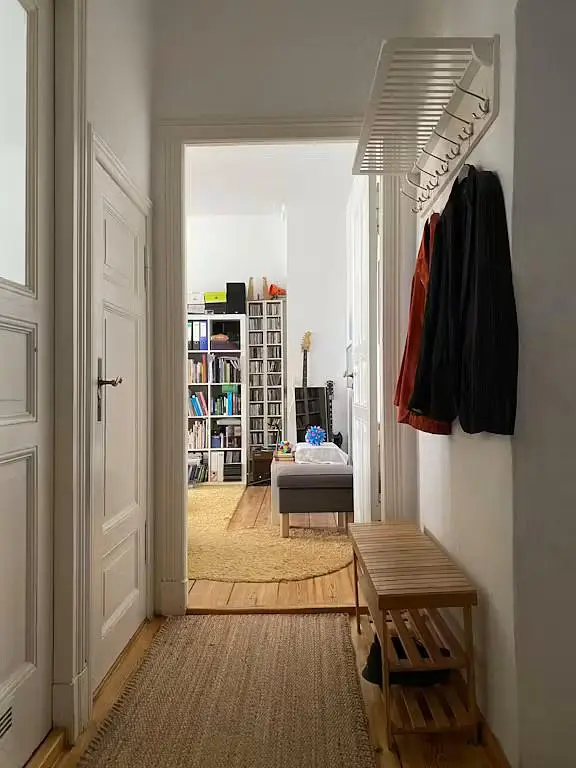 Garderobe; holzboden, tageslicht