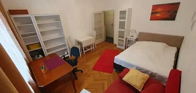 Schlafzimmer; holzboden, tageslicht