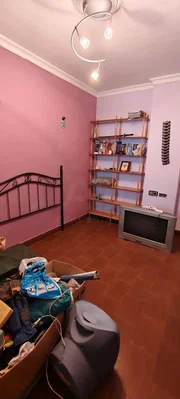 Ložnice; dlažba, nutná rekonstrukce