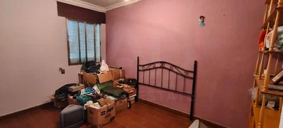 Ložnice; dlažba, nutná rekonstrukce, přirozené světlo