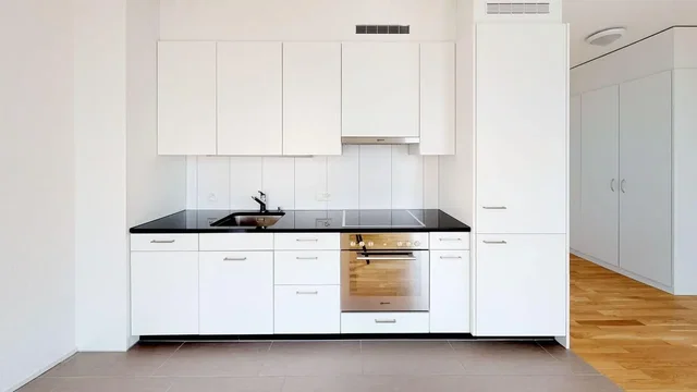 Küche; küchengeräte, fliesenboden, tageslicht, renoviert