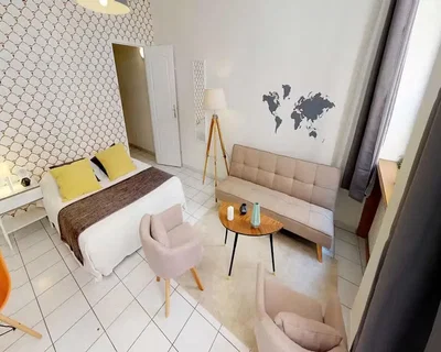 Schlafzimmer; fliesenboden, tageslicht