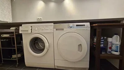 Soggiorno; pavimento in piastrelle