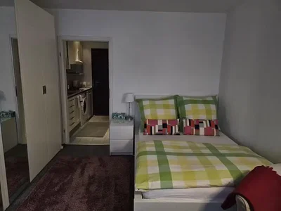 Schlafzimmer; tageslicht, holzboden