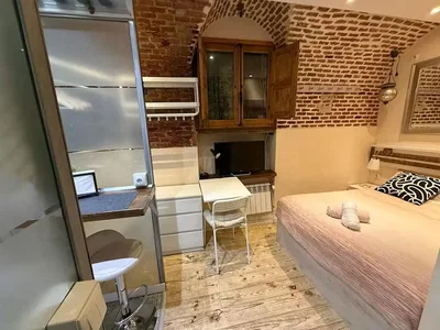 Schlafzimmer; holzboden, tageslicht
