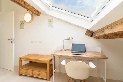 Çocuk odası; doğal ışık, ahşap kirişler, modern stil