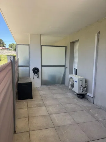 Balkon; pločice, prirodno svjetlo