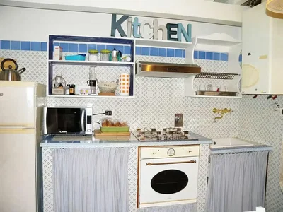 Küche; küchengeräte, fliesenboden, renoviert