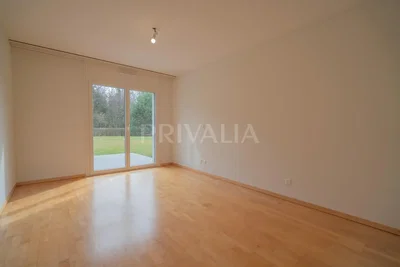 Wohnzimmer; holzboden, tageslicht, blick