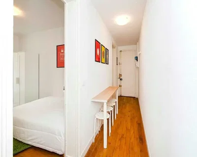 Schlafzimmer; holzboden, tageslicht
