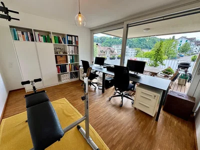 Dnevna soba; drveni pod, prirodno svjetlo, moderni stil