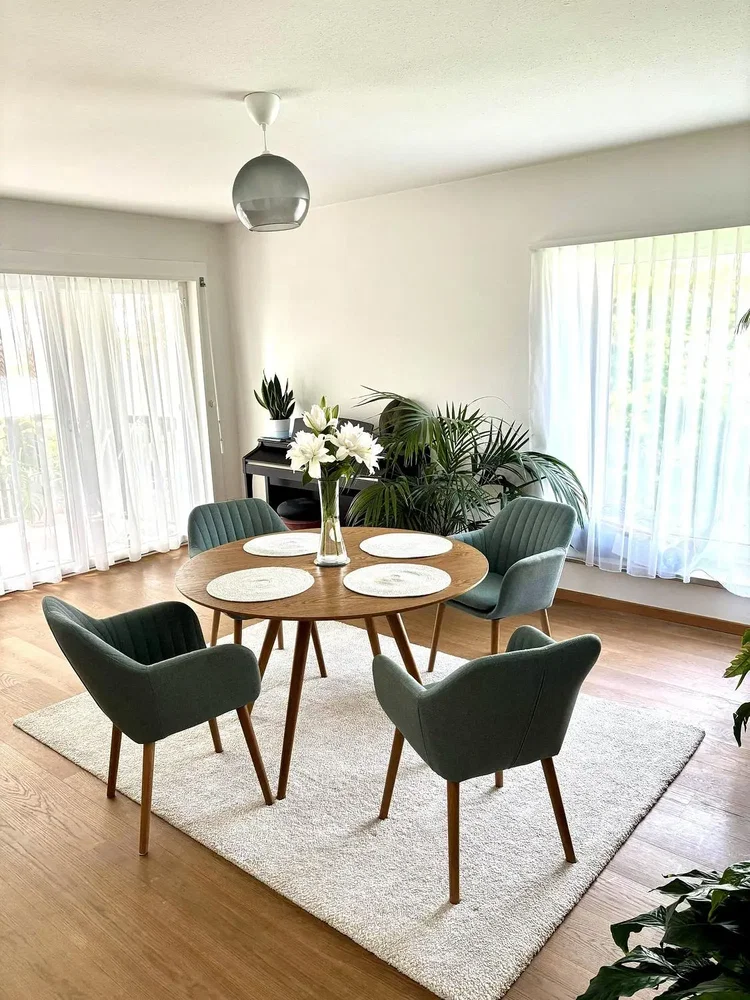 Wohnzimmer; tageslicht, holzboden