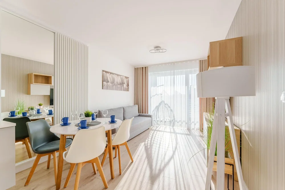 Oturma odası; doğal ışık, modern stil