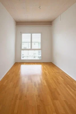 Schlafzimmer; holzboden, tageslicht