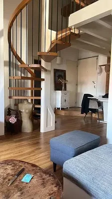 Wohnzimmer; holzboden, tageslicht
