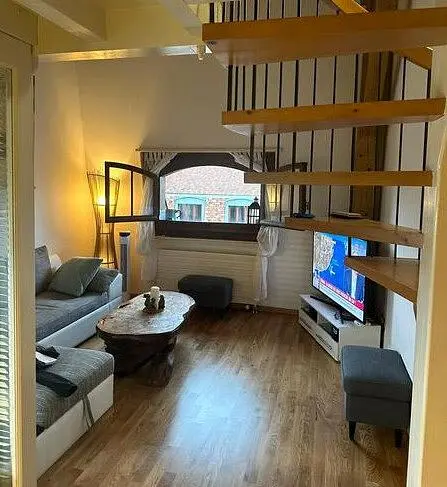 Wohnzimmer; holzboden, tageslicht, moderner stil
