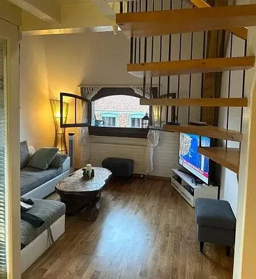 Wohnzimmer; holzboden, tageslicht, moderner stil