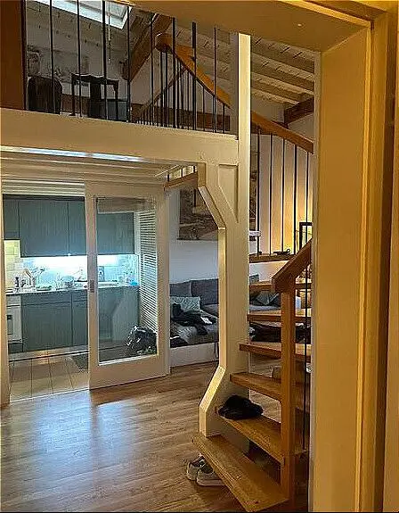 Wohnzimmer; holzboden, tageslicht