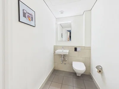 Toilette; fliesenboden
