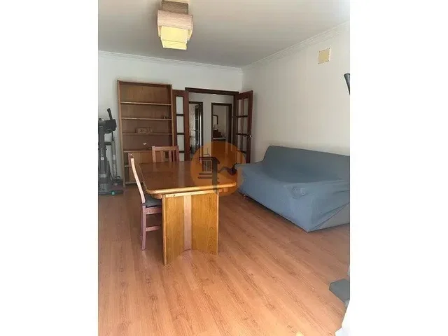 Wohnzimmer; holzboden, tageslicht