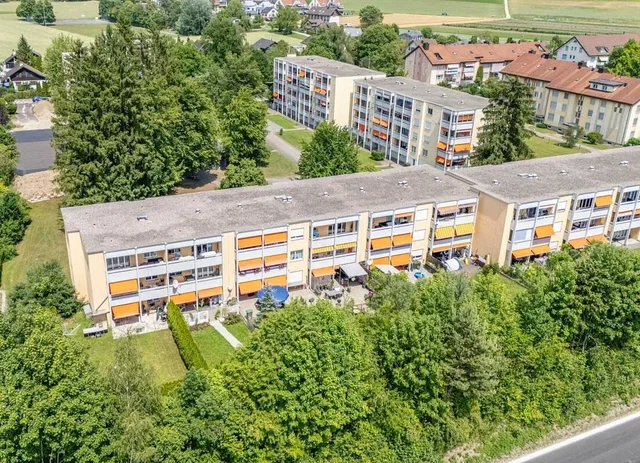 House and surroundings; view, natural light