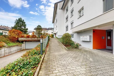 Haus und umgebung; tageslicht