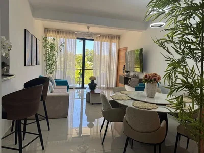 Soggiorno; pavimento in piastrelle, luce naturale, stile moderno