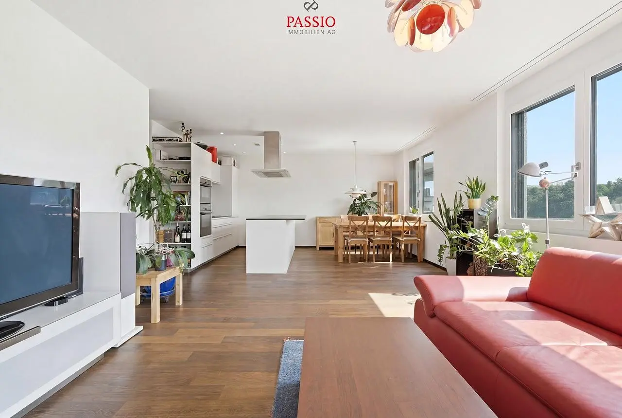 Wohnzimmer; holzboden, tageslicht, moderner stil