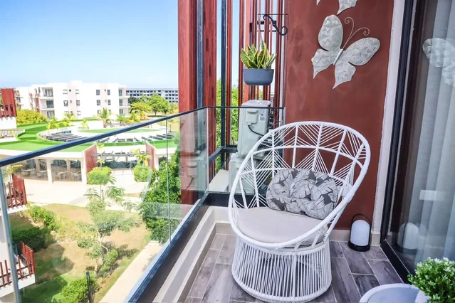 Balcony; view, natural light