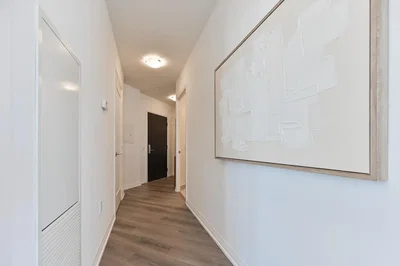 Altro; pavimento in legno, luce naturale