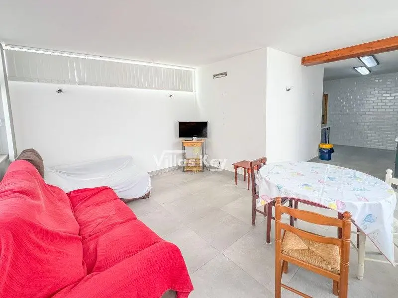 Salon; lumière naturelle, carrelage