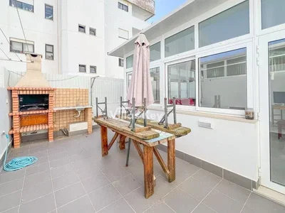 Terrasse; carrelage, lumière naturelle