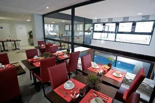 Comedor; comercial, luz natural